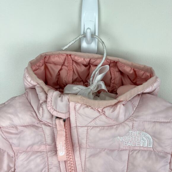 The North Face Baby ThermoBall Hooded Jacket Pink 3-6 Months - Picture 2 of 7